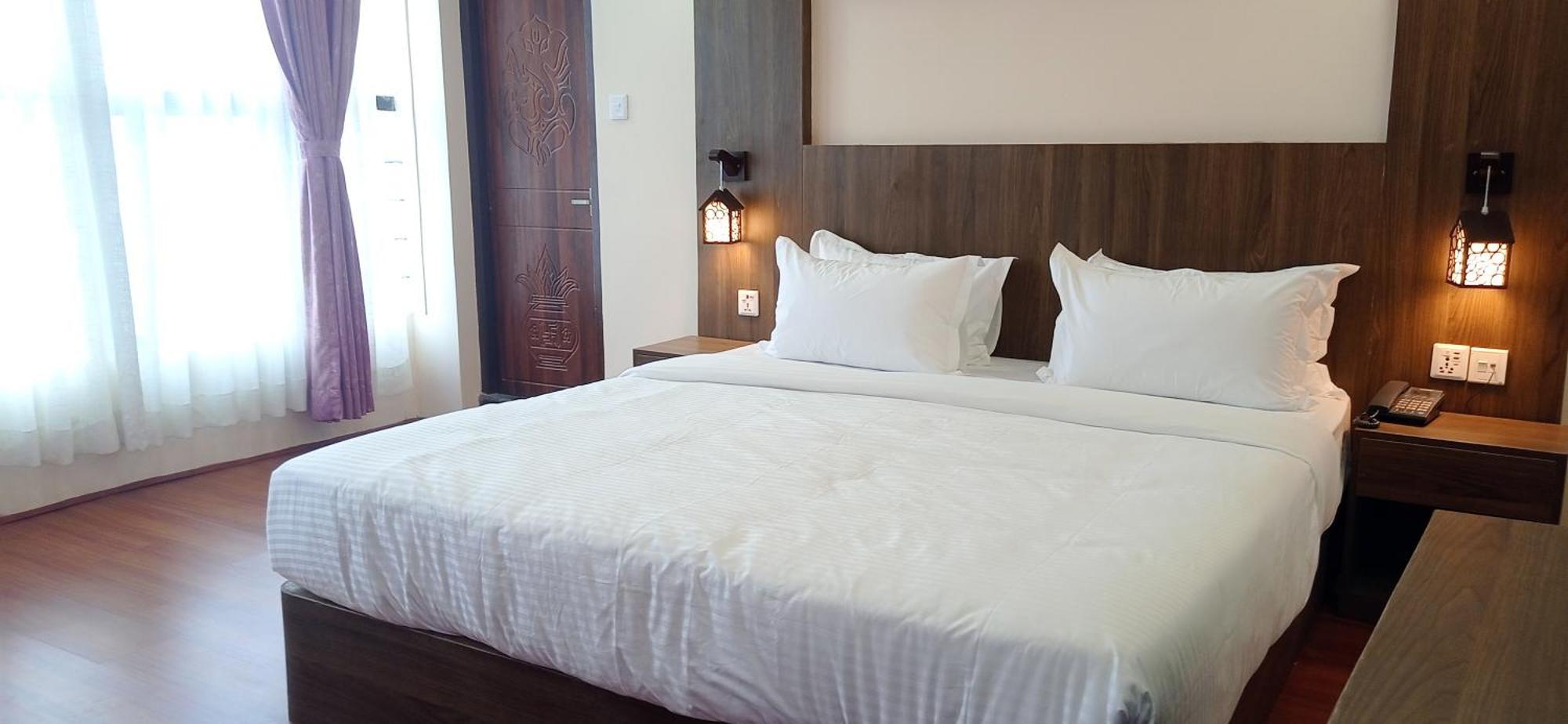 Hotel Aerolink Катманду Экстерьер фото